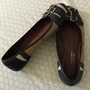 Burberry flats, really nice and elegant